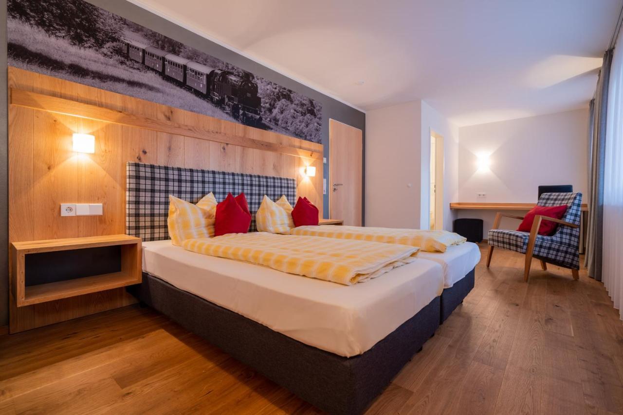 Gasthaus-Pension Zum Kreuz ชตูลิงเกน ภายนอก รูปภาพ