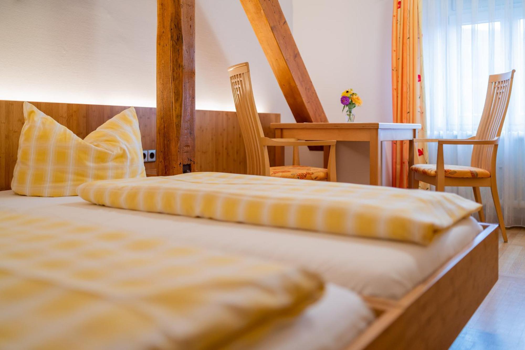 Gasthaus-Pension Zum Kreuz ชตูลิงเกน ภายนอก รูปภาพ