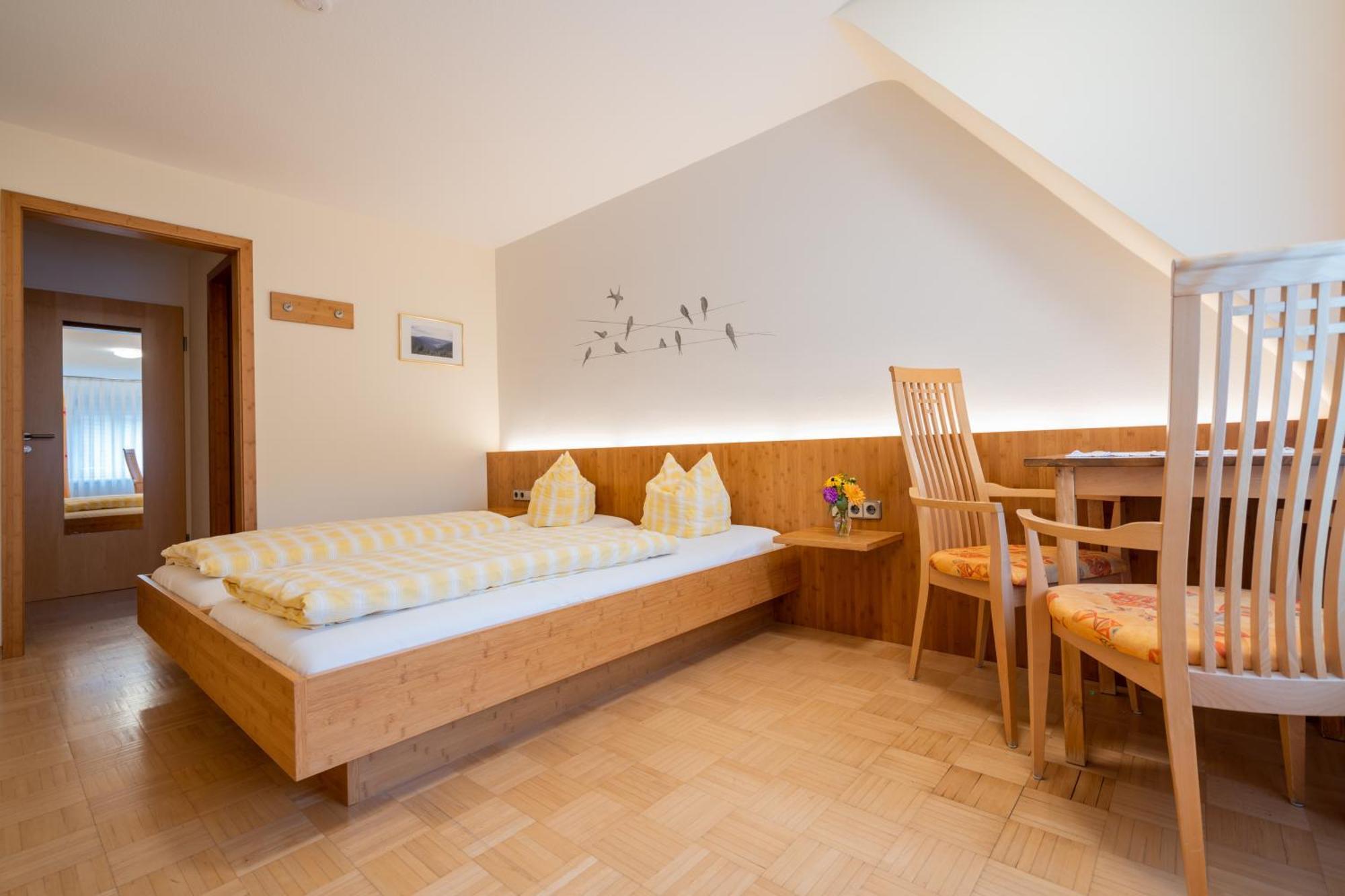 Gasthaus-Pension Zum Kreuz ชตูลิงเกน ภายนอก รูปภาพ