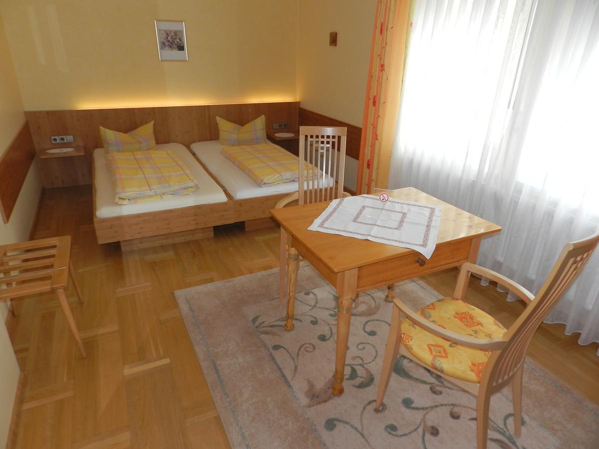 Gasthaus-Pension Zum Kreuz ชตูลิงเกน ภายนอก รูปภาพ