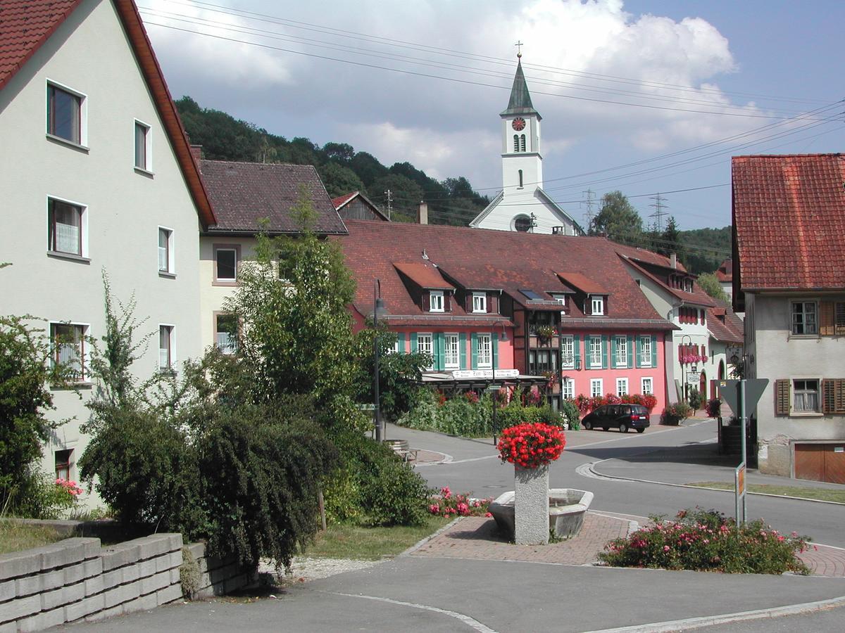 Gasthaus-Pension Zum Kreuz ชตูลิงเกน ภายนอก รูปภาพ