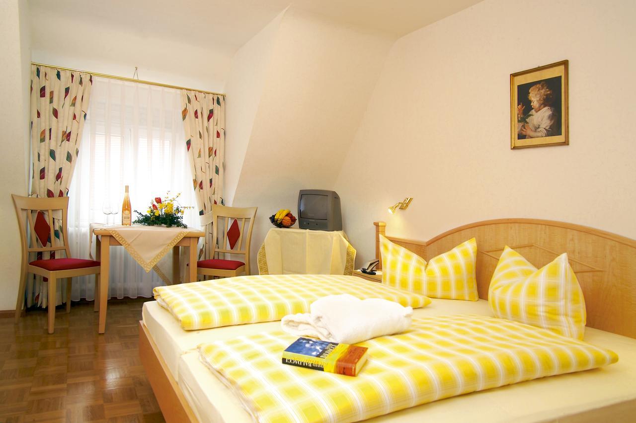 Gasthaus-Pension Zum Kreuz ชตูลิงเกน ภายนอก รูปภาพ